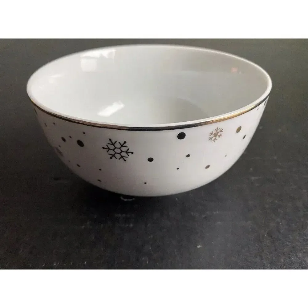 Set Of 4 DISNEY MICKEY MINNIE MOUSE Christmas Soup Snowflakes Red Scarf Bowl NEW